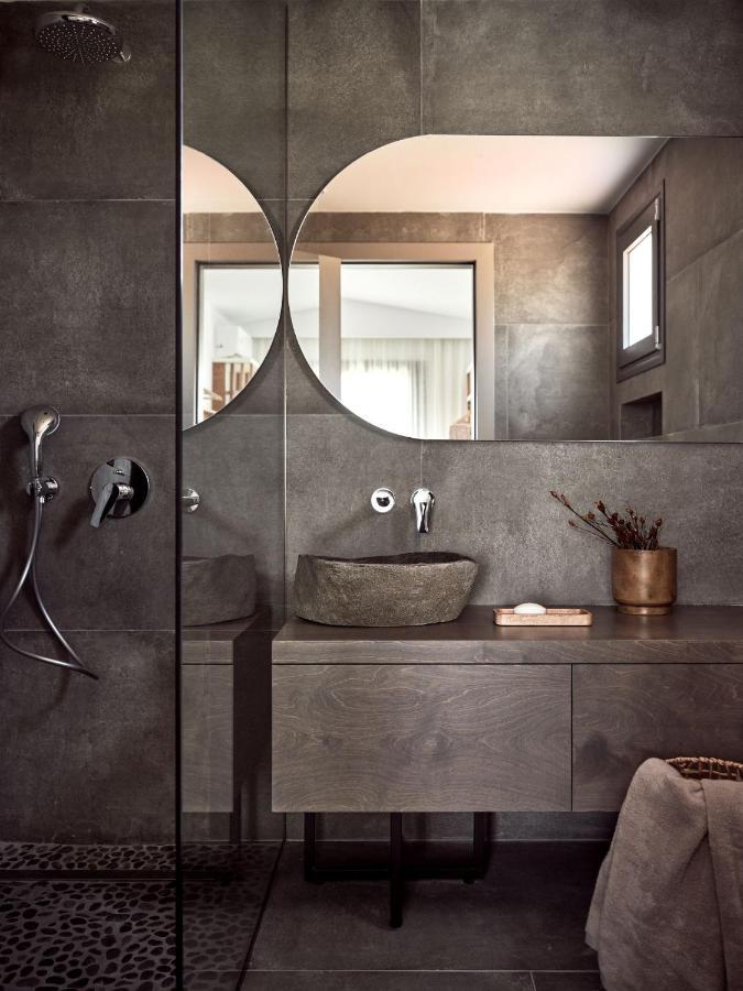 Vilă Estelle Villa, A Flamboyant Escape With Pool, By Thinkvilla *