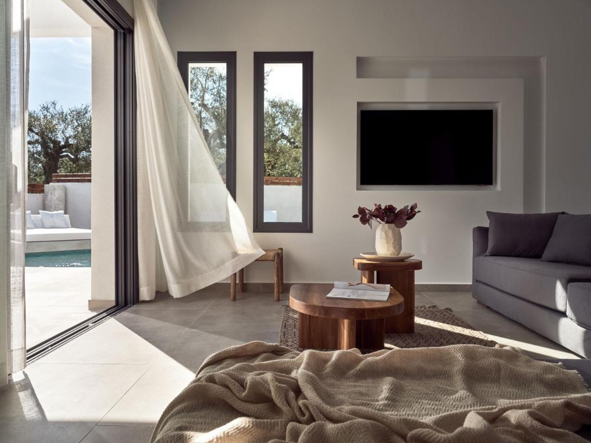 Estelle Villa, A Flamboyant Escape With Pool, By Thinkvilla Villa Romirion