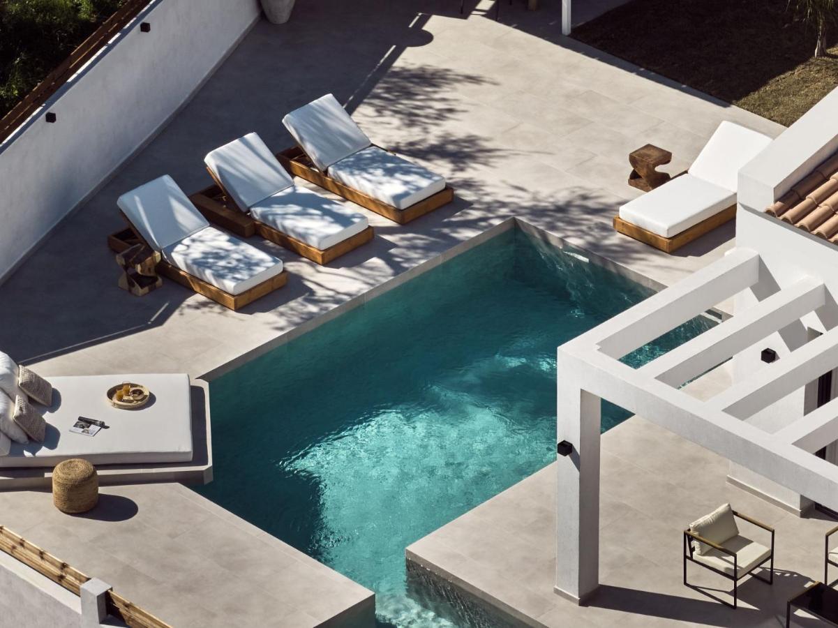 Vilă Estelle Villa, A Flamboyant Escape With Pool, By Thinkvilla Romírion